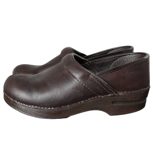 Women's Brown Leather Dansko Clogs - Size 39 / US 8.5 - Picture 9 of 9